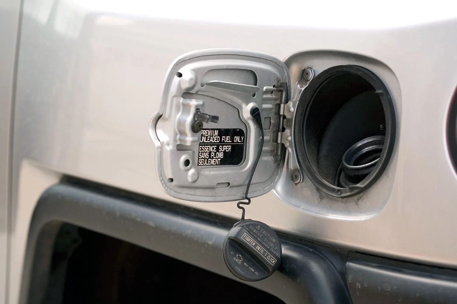 هواگرفتن باک بنزین خودرو