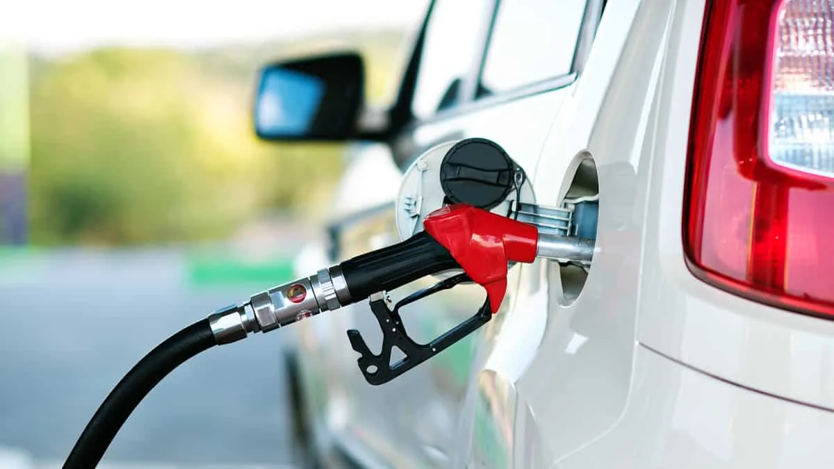 روشن شدن چراغ بنزین با باک پر