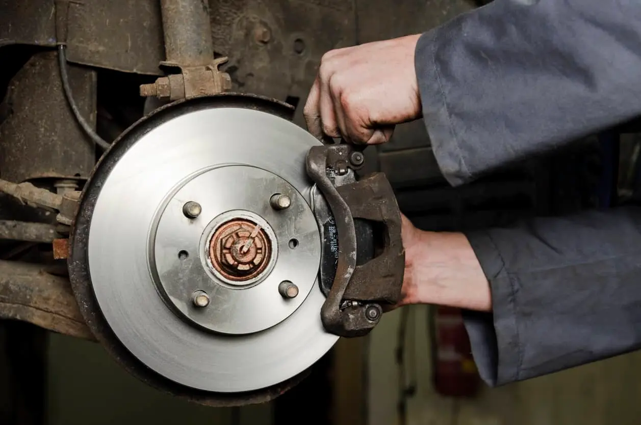 سوت کشیدن لنت ترمز خودرو