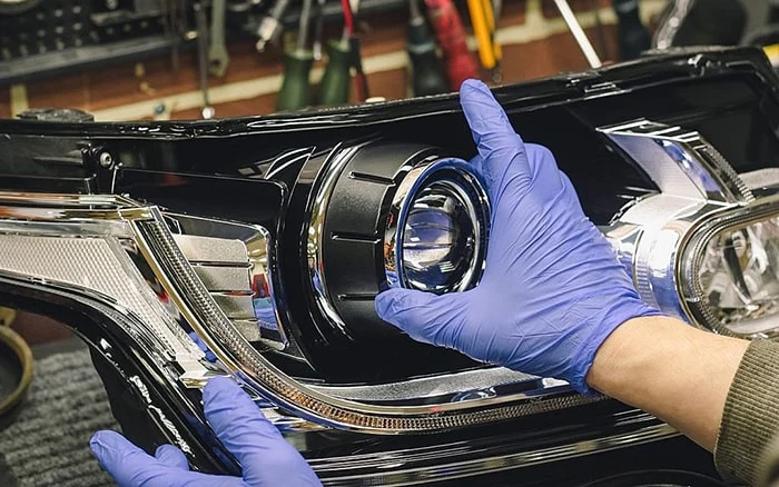 تعمیر و نگهداری چراغ خودرو