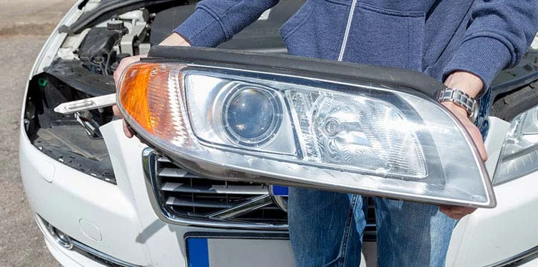 کم شدن نور چراغ های خودرو